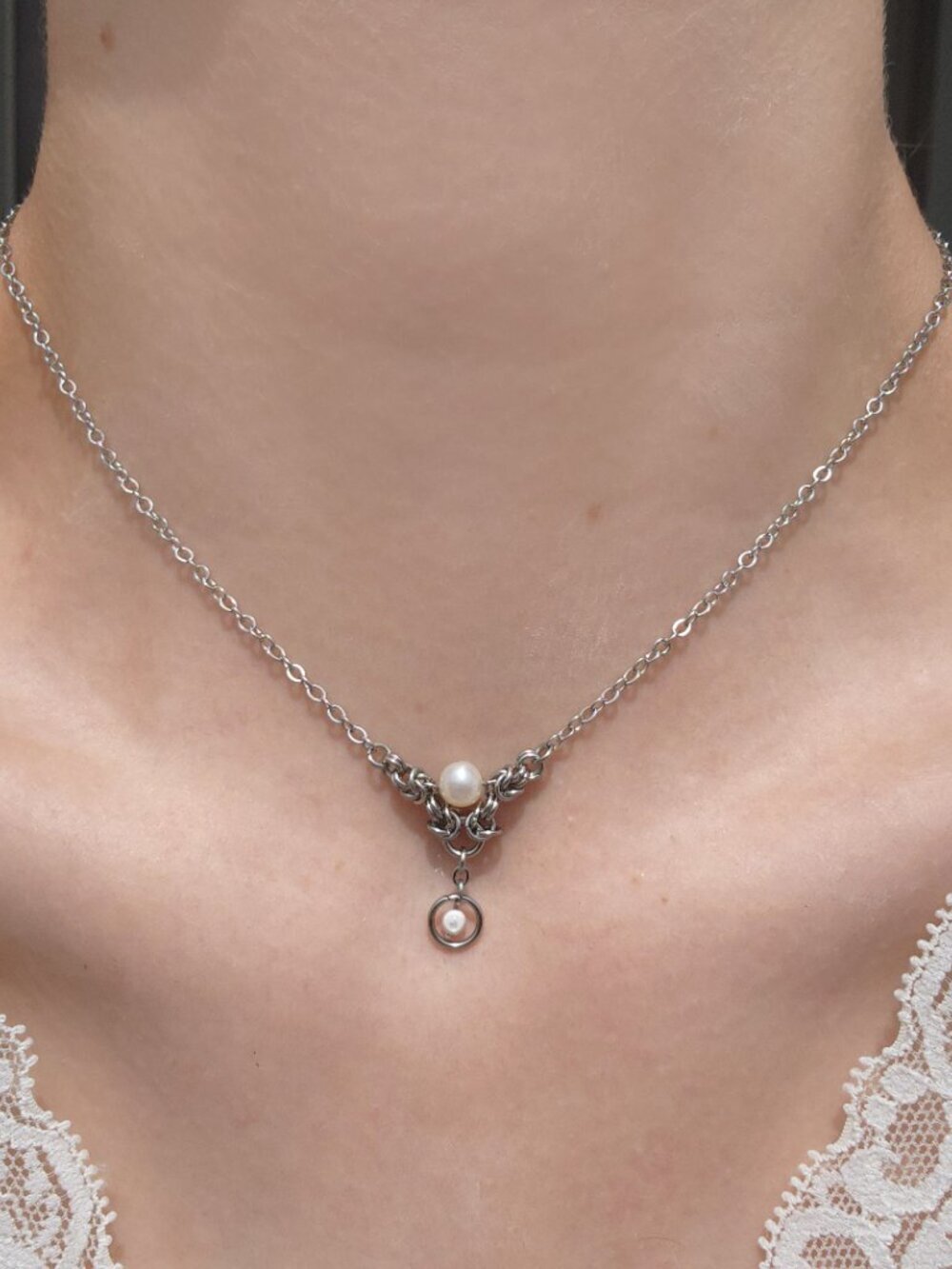 Vintage dainty silver and genuine white pearl necklace - Picture 9 of 10